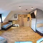 홈스테이 Atmosfera Rozalin (Pruszkow)